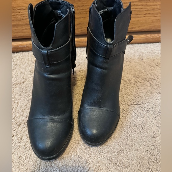 Black heeled booties - Picture 3 of 6